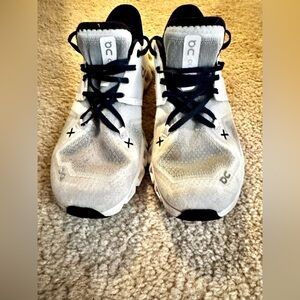 On Cloud X Women's Sneakers in White and Black - Size 9